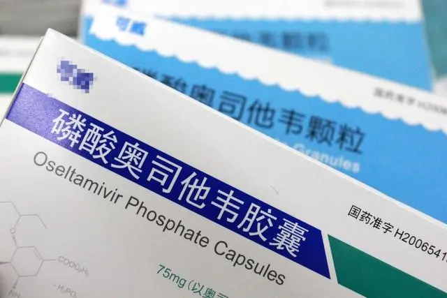 阿斯利康 奥希替尼_起疹子后一直低烧_吃奥希替尼后起疹子
